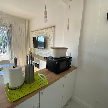 Appartement Amicie 27m2, Balcon Couvert, Pres Centre-gare-cathedrale, Wifi Reims
