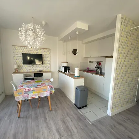 Amicie 27m2, Balcon Couvert, Pres Centre-gare-cathedrale, Wifi