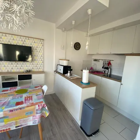 Amicie 27m2, Balcon Couvert, Pres Centre-gare-cathedrale, Wifi דירה