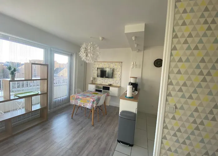 Amicie 27m2, Balcon Couvert, Pres Centre-gare-cathedrale, Wifi Apartment